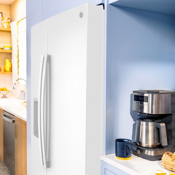 GE 710L 薄型雙門對開冰箱_白_放入櫃體側面示意